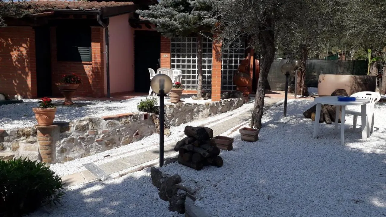 Agrihome Di Alberto Giuseppe Gulotta B&B Bella Vista Chalet La Vista Massarosa 0*,